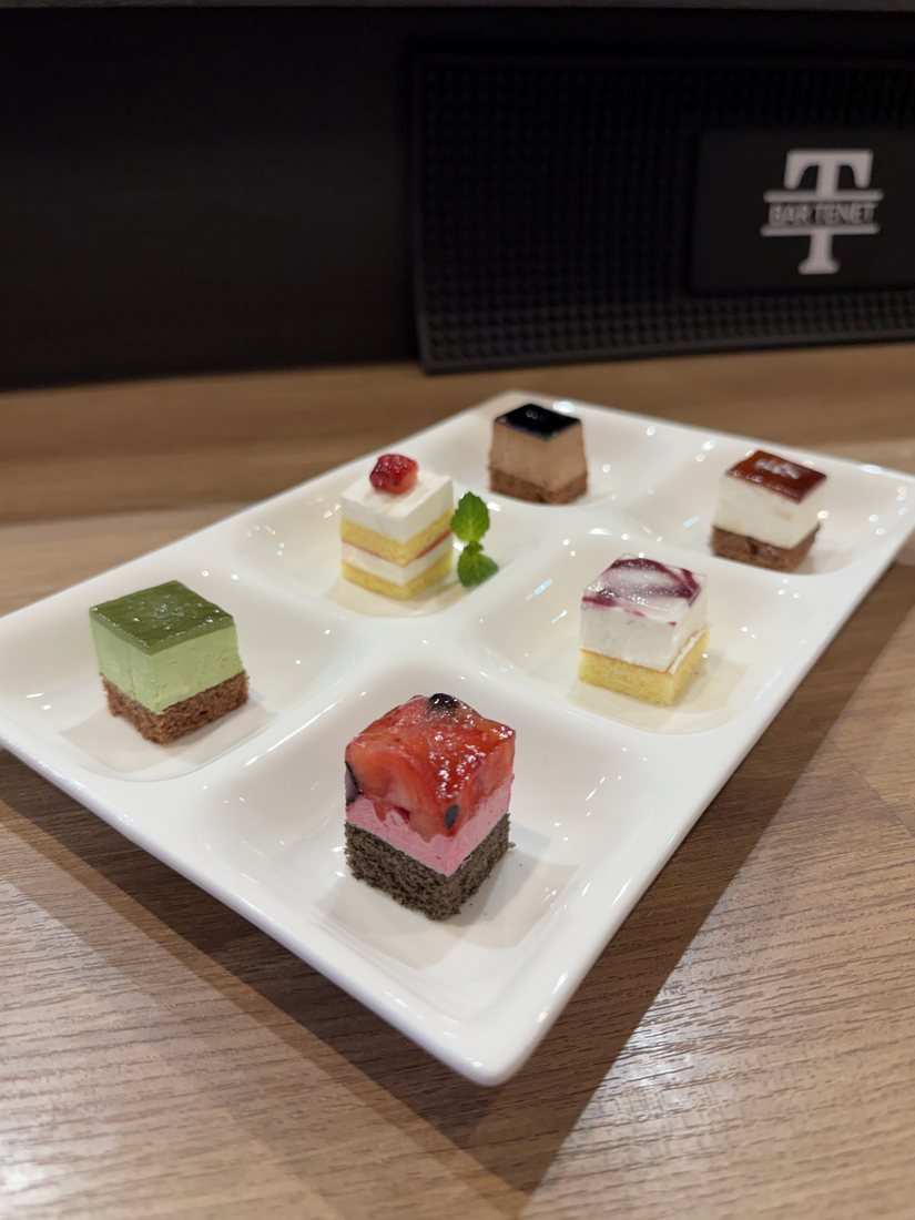 夜を彩る6種ミニケーキ